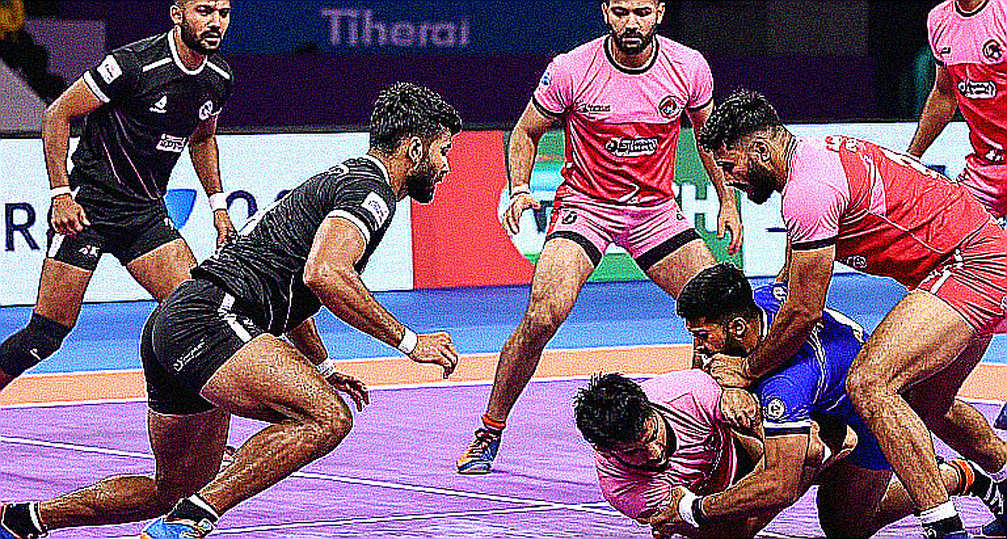 नीलामी के शोर में डूबा सिग्नल: प्रो कबड्डी लीग की असली खबर वे चार सौ नाम हैं जो बिके नहीं